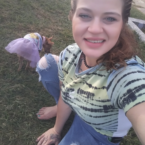 Meet your Posher, Ashley - Picture 2 of 7